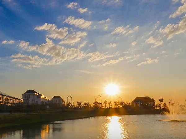 The Ebony Residence - Fasad Rumah dengan Landscape